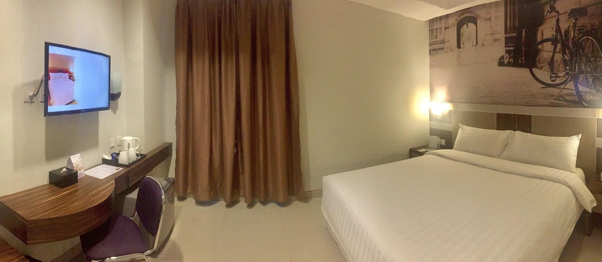 Aston Ketapang City Hotel Экстерьер фото